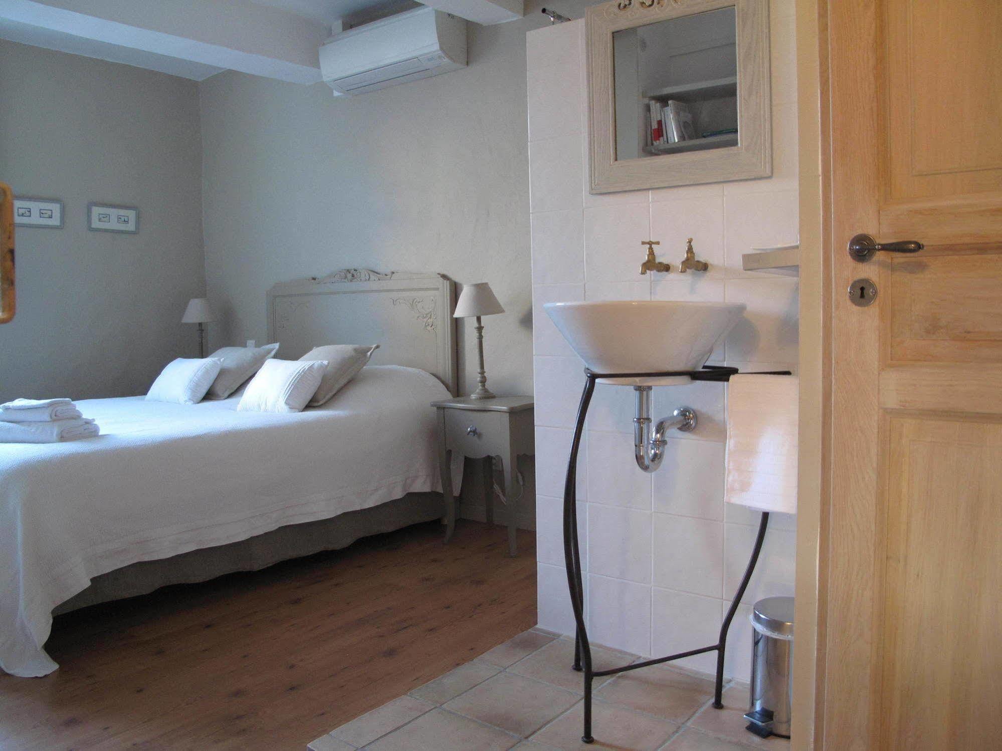 Le Mas De L'Olivier Hotel Loriol-du-Comtat Kültér fotó