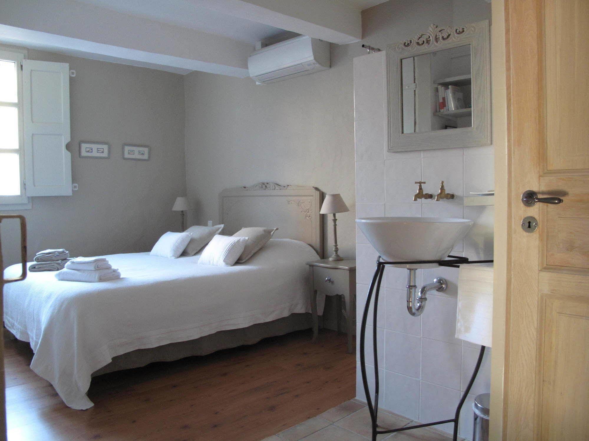 Le Mas De L'Olivier Hotel Loriol-du-Comtat Kültér fotó